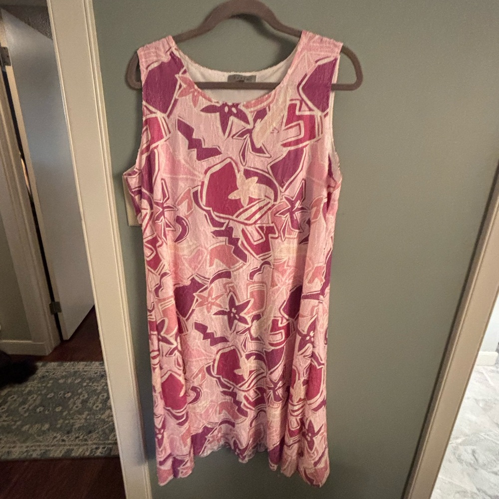 LEI Pink and White Patterned Top - XL